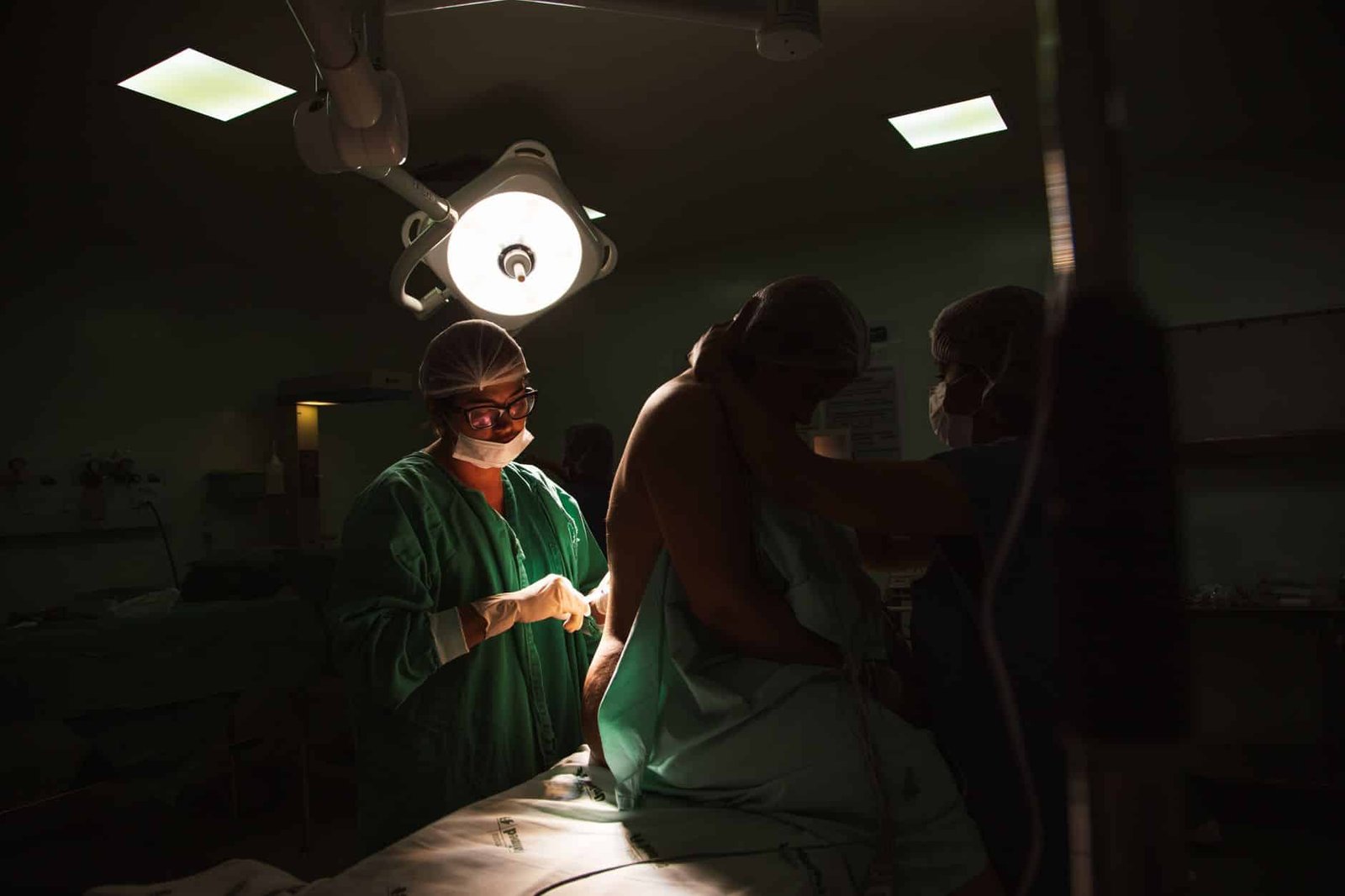 Surgical team performing percutaneous nephrolithotomy where a nephrostomy dilator set is used